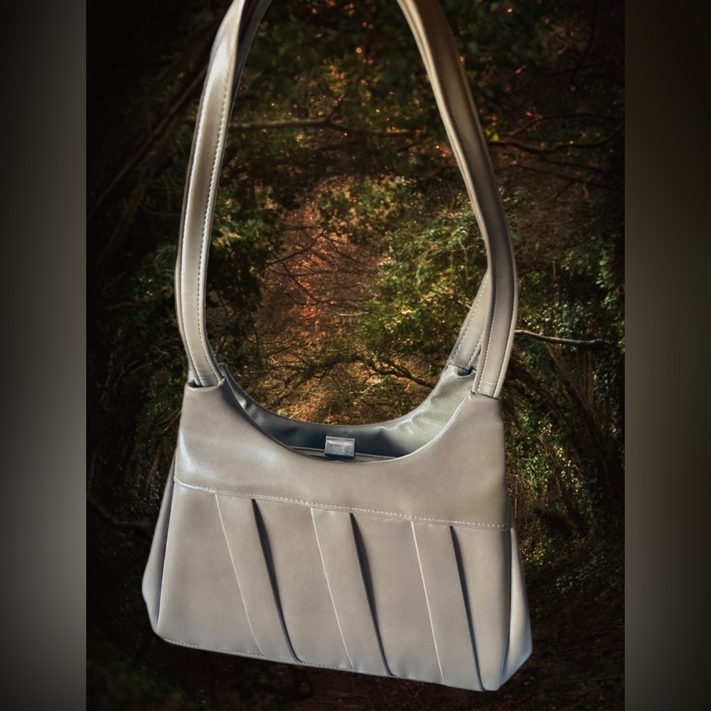 Vintage Toffee Color Leather Shoulder Bag With Top Gold Frame Kisslock Closure